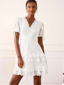 Lilora 女士优雅蕾丝拼接花卉饰边连衣裙，奢华女装，新款女装，休闲高品质连衣裙，蕾丝连衣裙，高端时尚，百搭优雅。适合通勤、日常穿着、休闲外出、派对、约会、聚会、休闲活动、郊游、假日、度假、夏季和假日旅行。白色荷叶边连衣裙，女士蕾丝连衣裙，女士迷你连衣裙，短袖连衣裙，夏季蕾丝连衣裙，女士蕾丝连衣裙，优雅白色蕾丝连衣裙 - 白色 - 查看 2