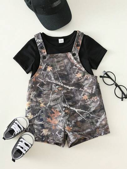 SHEIN 男女宝宝两件套休闲时尚黑色短袖T恤和迷彩背带短裤套装，春夏男宝宝服装，套装，街头服饰