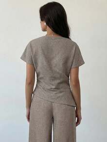 Aloruh Conjunto de blusa de manga corta con cuello de barco y cintura fruncida, y pantalones con bajo asimétrico, en color caqui, para otoño/invierno - Caqui - Ver 3