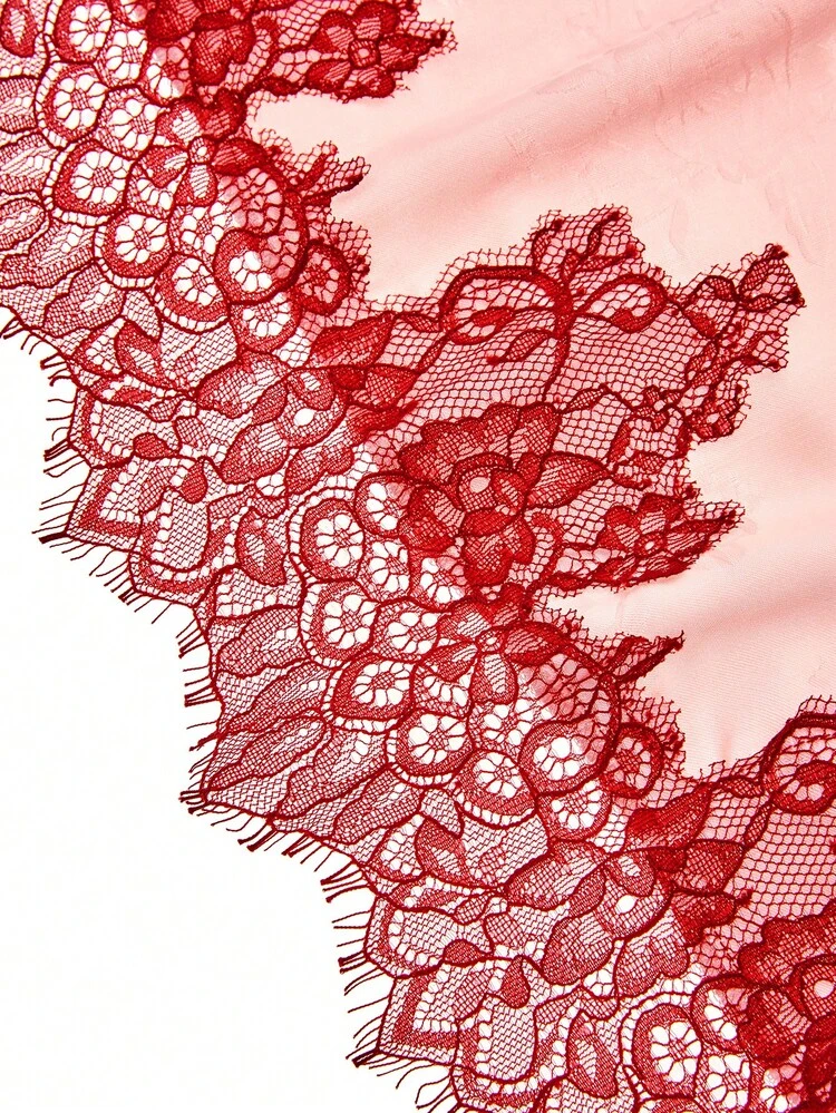 Bata de kimono de satén rosa de lujo para novia de verano - Elegante bata de noche con cinturón y detalles de encaje rojo, ropa de salón para novia, artículos de boda