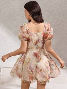 Rafferiza 女士夏季法式优雅浪漫半透明网纱荷叶边印花方领花瓣袖收腰短款休闲度假连衣裙 - 彩色 - 查看 2