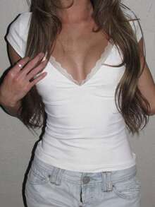 Rina Fox Áo thun cổ chữ V ôm vừa vặn màu trơn ren tương phản thời trang mùa hè cho nữ - trắng - Xem 1