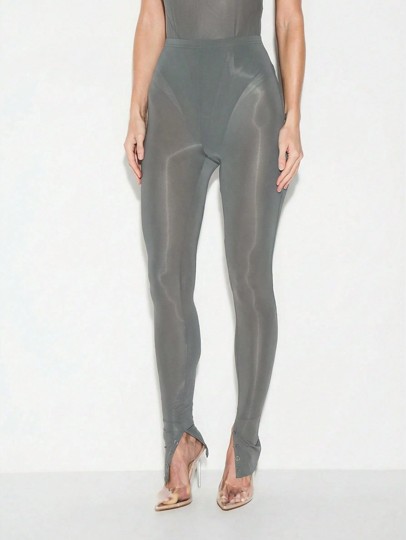 KIZN Leggings de cintura alta em couro sintético com detalhe de botão