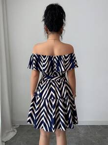 Elenzga 藏蓝色条纹印花露肩荷叶边腰部喇叭裙摆休闲度假优雅连衣裙，适合狂欢节、劳动节、复活节、返校季、海滩、旅行、花园、夏季街头穿搭等场合。 - 藏蓝色 - 查看 2