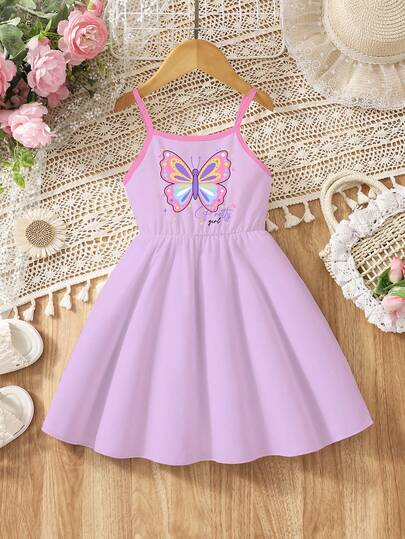 Leuke casual jurk voor meisjes met kleurrijke vlinders, letters en hartjes, geschikt voor de lente en zomer.