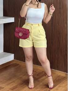 Short con botón y pinzas - Amarillo - Ver 2