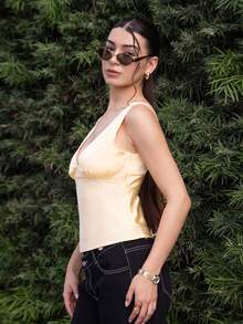 Andrea Bello 黄色缎面 V 领系带背心，适合度假、海滩、音乐节、早午餐、婚礼宾客服装、伴娘、春夏季 - 黃色 - 查看 5