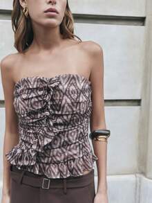 Nöista Top bandeau sin tirantes con detalle de volantes en diagonal en la parte delantera - Rosa Roja - Ver 3