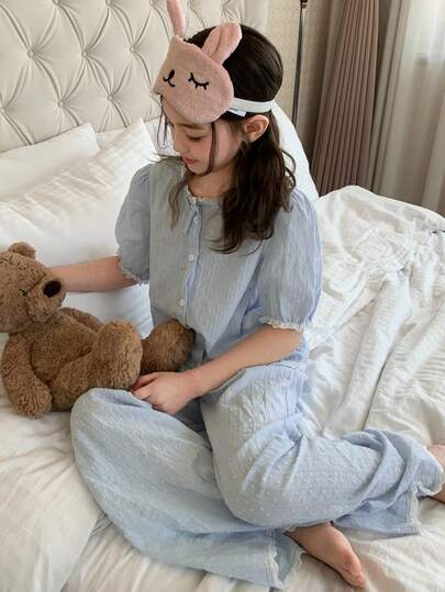 DAZY Bộ đồ ngủ cho bé gái tuổi teen gồm áo tay phồng cài cúc và quần dài.