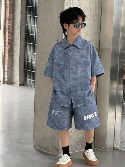 Bộ đồ thể thao phong cách Hàn Quốc thường ngày dành cho bé trai, gồm áo polo tay ngắn dáng rộng, quần short và quần dài, lấy cảm hứng từ phong cách Y2K, phù hợp cho đi làm, đi học, họp mặt gia đình, đi chơi, chơi thể thao, mùa xuân/hè.