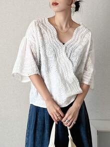 FRIFUL Áo kiểu nữ dáng rộng, cổ chữ V, vai rớt, thêu họa tiết, chất liệu vải thô. - trắng - Xem 3