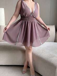 Vibekara Gaun A-Line Tanpa Punggung Berpayet Seksi dengan Leher V Dalam dari Chiffon - Coklat - View 3