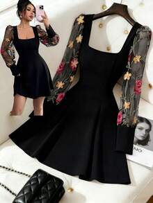 Elenzga Váy ngắn tay bồng dáng chữ A họa tiết hoa cổ vuông phối lưới màu trơn tôn dáng ngày lễ tình nhân 2025 - màu đen - Xem 1