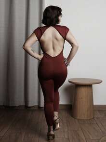 Lupita Cardoza 性感纯色无袖深V露背连体裤 - 酒紅色 - 查看 2