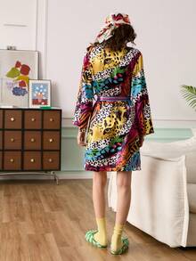 Chillnights Áo choàng satin thoải mái, trẻ trung, năng động với họa tiết da báo và hổ nhiều màu sắc, có dây buộc eo. - Nhiều màu - Xem 2