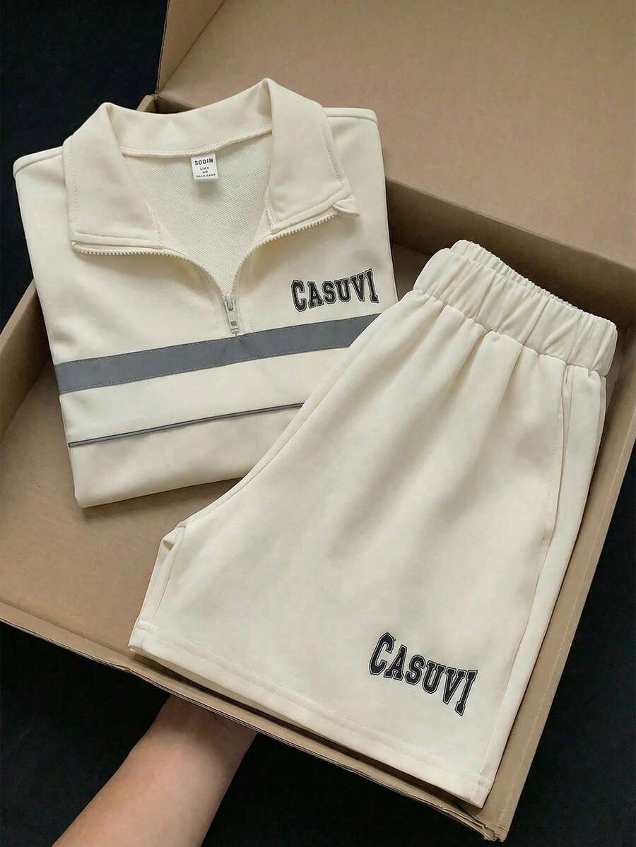 SHEIN Explorewe 2 peças/Conjunto Roupa Polo para Meninas, Top Polo Bege com Fita Refletiva e Decoração com Estampa de Letra + Shorts Esportivos Soltos, Conjunto Esportivo Casual para Uso Diário - Damasco - Visão 1