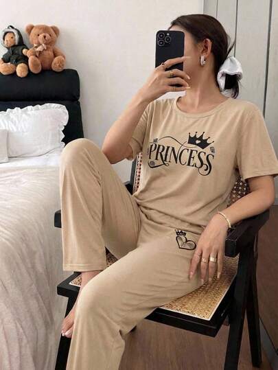 Conjunto De pijama set de 2 Piezas - Camiseta de Manga Corta y cuello redondo con Estampado de Corona "Princess" y Pantalones Largos de Cintura Elástica para mayor comodidad y mejor ajuste para cualquier figura Comoda Ligera y Suave al tacto