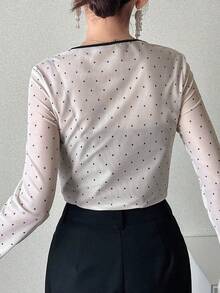 FRIFUL 女士圆领植绒波点修身撞色滚边T恤 - 米色 - 查看 3