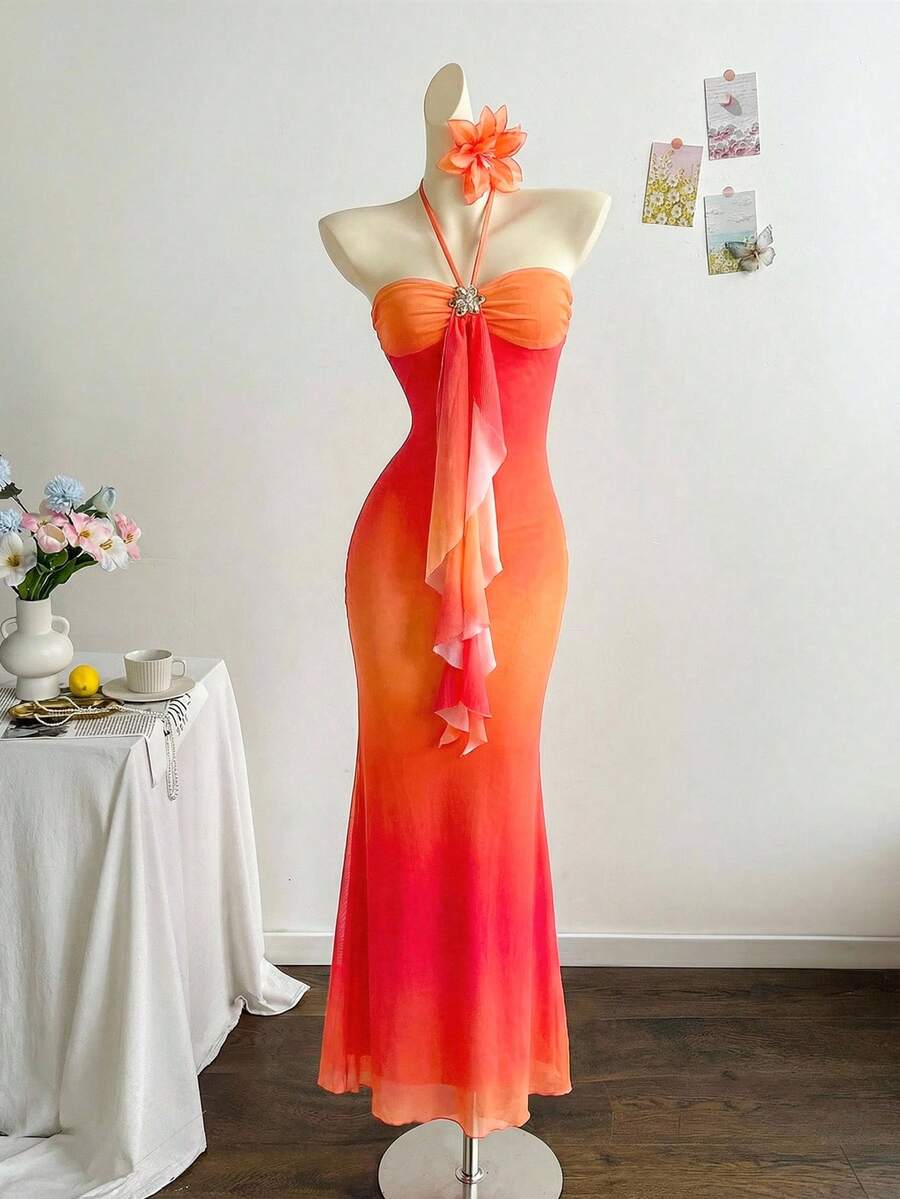 Soleia Vestido sereia feminino de malha degradê, com decote halter, amarração no pescoço e fivela metálica, perfeito para festas, encontros românticos e chá da tarde. Sexy e elegante. - Laranja - Ver 1