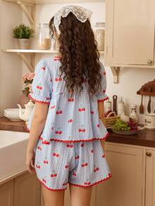 CottageSlumber Bộ đồ ngủ mùa hè 2 món gồm áo tay ngắn và quần short kẻ caro viền bèo nhún in hình quả anh đào. - Màu xanh nhạt - Xem 2