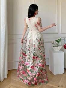 Celisse 女士方领花瓣袖网纱刺绣腰部连衣裙 - 杏色 - 查看 2