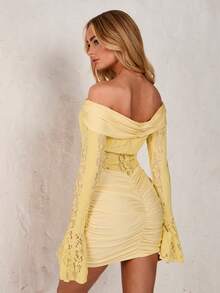 SHEIN Glamour Đầm dài tay ren dệt kim màu đen mới, kiểu dáng ôm sát, hở vai, lưng trần, xếp ly, bồng bềnh, gợi cảm, thích hợp mặc quanh năm. Thiết kế xếp ly thanh lịch ở eo, phù hợp mặc trong năm. Lý tưởng cho váy dự tiệc cưới, váy dự tiệc, váy sinh nhật, váy thanh lịch, váy lễ hội, váy hẹn hò và váy cocktail. - Màu vàng - Xem 2