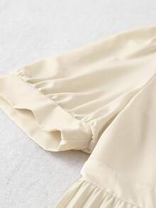 GlowEve CURVE 大码女式撞色蕾丝短袖褶裥下摆优雅连衣裙 复古女装 女士优雅套装 女士礼服 正式礼服 法式风格连衣裙 女士连衣裙 优雅经典 - 杏色 - 查看 4