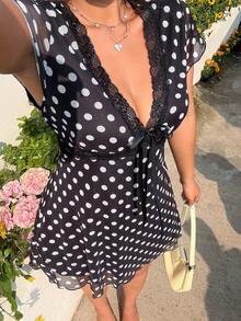 GalTyme 大码女式蕾丝拼接波点蝴蝶结装饰时尚约会派对连衣裙 - 黑色 - 查看 1