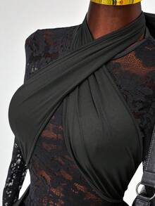 Mistrie Vestido mini ajustado de encaje negro sexy, vestido de club de manga larga con escote en V y recortes, ajuste ceñido - Negro - Ver 6