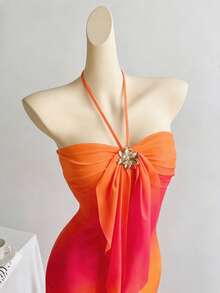 Soleia Vestido sereia feminino de malha degradê, com decote halter, amarração no pescoço e fivela metálica, perfeito para festas, encontros românticos e chá da tarde. Sexy e elegante. - Laranja - Ver 5