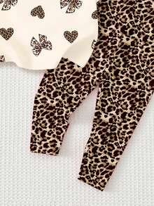 SHEIN 奶油白甜美复古豹纹蝴蝶结，可爱豹纹爱心印花图案，姐妹闺蜜套装，女婴休闲宽松圆领短袖T恤和紧身打底裤套装，适合春夏穿着，可爱夏季童装，夏季外出服，韩版风格，舒适百搭，时尚童装，Y2K风，卡哇伊风，派对装，日常穿搭，度假装，可爱舒适，2026夏季，田园风，周末休闲装，家庭出游装，拍照服装，休闲装，婴幼儿印花T恤套装 - 彩色 - 查看 6