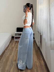 SHEIN EZwear Áo thun dệt kim màu trắng in họa tiết, kiểu dáng sinh viên dành cho nữ. - trắng - Xem 2