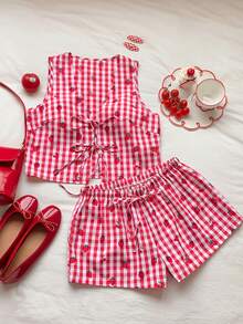 SHEIN EZwear Bộ đồ nữ gồm áo ba lỗ và quần short kẻ caro in hình dâu tây, thích hợp mặc hàng ngày. - Đỏ và trắng - Xem 5