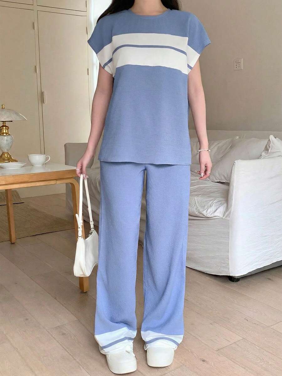 SHEIN Bộ đồ hai mảnh cho bé gái tuổi teen, gồm áo thun ngắn tay cổ trễ vai phối màu, chất liệu dệt kim, có dây buộc và nơ, thích hợp cho mùa tựu trường/Ngày lễ tình nhân/Mùa hè. - Màu xanh nhạt - Xem 1