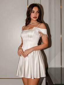 Poshira Vestido de bola elegante con diseño de flecos con pedrería de unicolor y hombros descubiertos (muy adornado) para mujer - Blanco - Ver 7