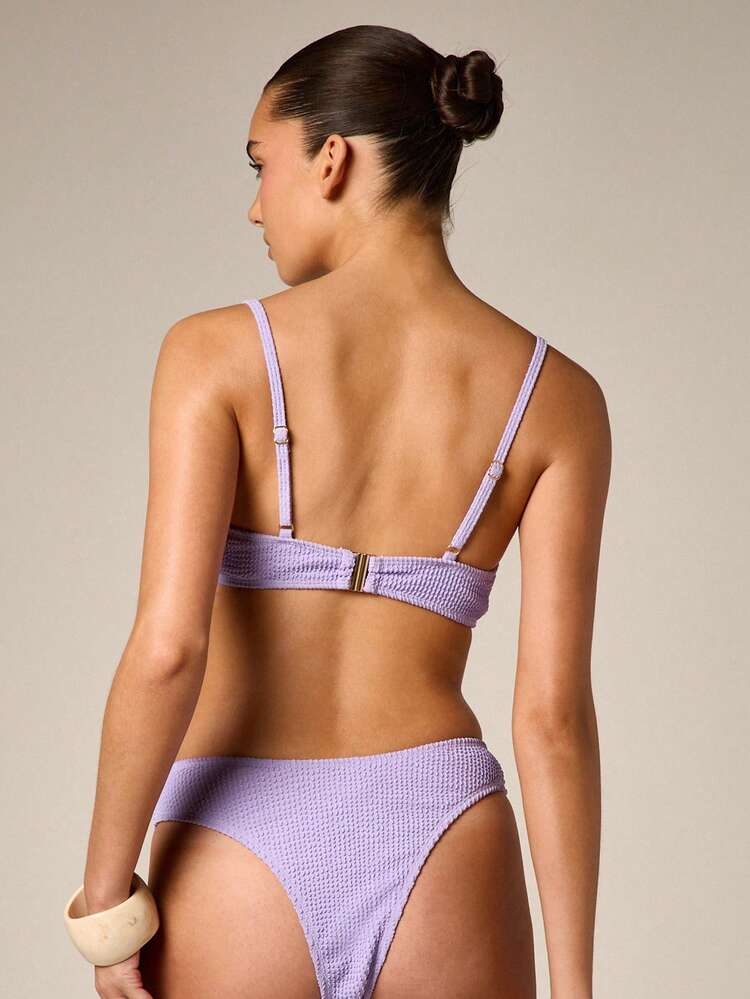 Slip bikini a vita alta con texture stropicciata