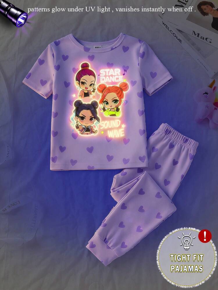 Set de 2 piezas de pijama para niñas pequeñas con estampado de dibujos animados, morado claro que brilla en la oscuridad, moda de grupo de chicas K-pop, estampado de corazón y niña de dibujos animados, tela de punto elástica, cómoda parte superior de manga corta y pantalones, conjunto de ropa de dormir de 2 piezas - Morado - Añade 5