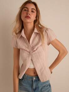 Easelle Camisa Plissada de Manga Curta com Listras e Botão Único para Mulheres, na Cor Rosa - Rosa chiclete - Visão 6