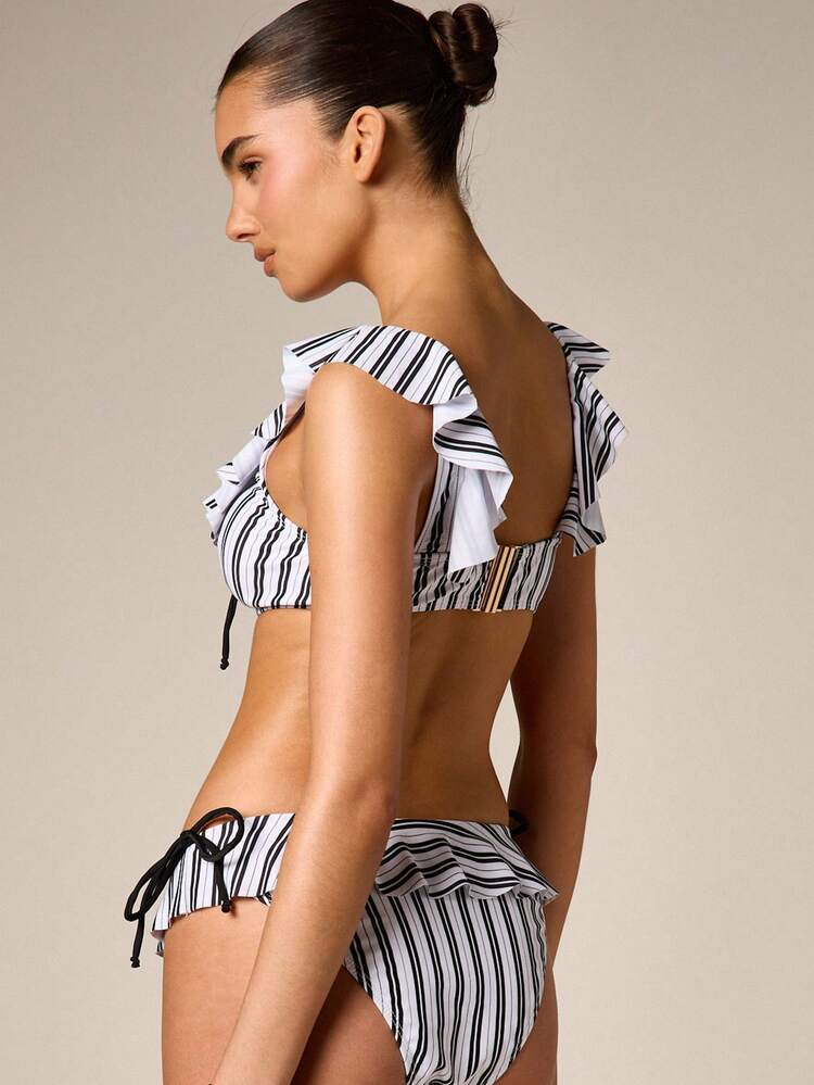 Top de bikini de rayas con volantes y tirantes halter