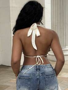 Alexandranx 性感 V 领金属装饰吊带荷叶边下摆露背红色纹理面料女式背心，适合海滩度假、约会、下午茶、度假、音乐节、波西米亚风 - 杏色 - 查看 2