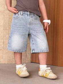SHEIN Little Byeori 男童新款时尚休闲柔软波西米亚风基础款简约弹力腰蓝色牛仔宽松长款牛仔短裤，斜插口袋，适合春夏日常穿着、街头风、海滩度假、休闲场合，印花牛仔短裤，4岁男童短裤，夏季短裤，休闲短裤 - 淺色水洗藍 - 查看 5