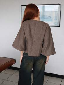 SILVIA DI SANTO 优雅复古法式女式浪漫约会奢华高端设计人字形圆领短款灯笼袖收腰金属纽扣西装外套 - 彩色 - 查看 2