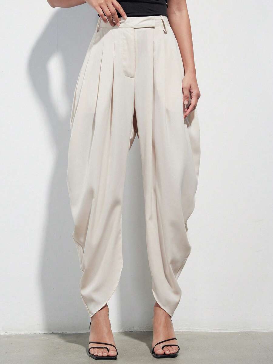 Aveloria Modichic 新款简约褶裥杏色西装裤，褶裥设计增添复古层次感，适合工作场所、通勤、商务会议等场合。 - 杏色 - 查看 1