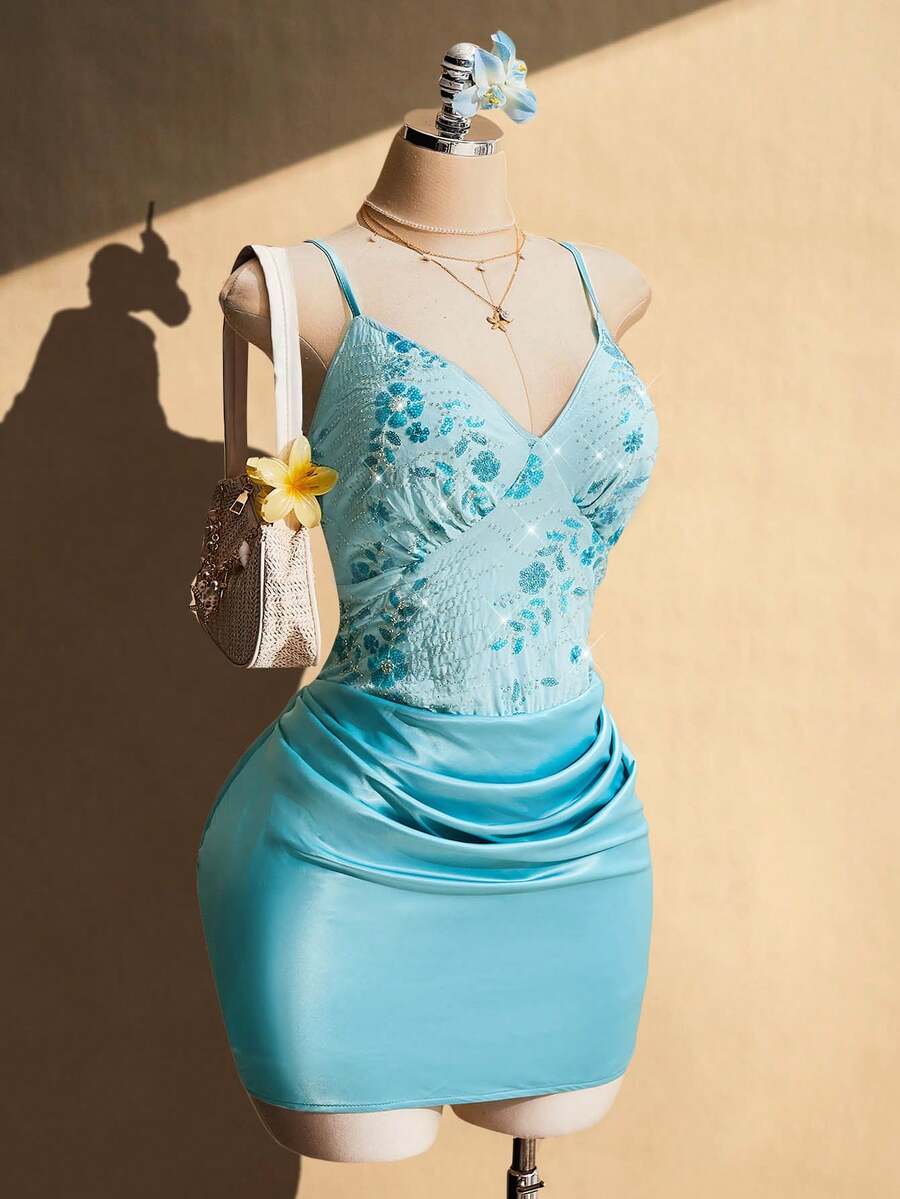 SHEIN ICON 大码女式蓝色亮片拼接交叉露背吊带迷你连衣裙 - 藍色 - 查看 1