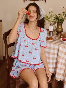 CottageSlumber Bộ đồ ngủ mùa hè 2 món gồm áo tay ngắn và quần short kẻ caro viền bèo nhún in hình quả anh đào. - Màu xanh nhạt - Xem 5