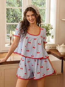 CottageSlumber Bộ đồ ngủ mùa hè 2 món gồm áo tay ngắn và quần short kẻ caro viền bèo nhún in hình quả anh đào. - Màu xanh nhạt - Xem 6