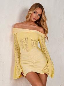 SHEIN Glamour Đầm dài tay ren dệt kim màu đen mới, kiểu dáng ôm sát, hở vai, lưng trần, xếp ly, bồng bềnh, gợi cảm, thích hợp mặc quanh năm. Thiết kế xếp ly thanh lịch ở eo, phù hợp mặc trong năm. Lý tưởng cho váy dự tiệc cưới, váy dự tiệc, váy sinh nhật, váy thanh lịch, váy lễ hội, váy hẹn hò và váy cocktail. - Màu vàng - Xem 1