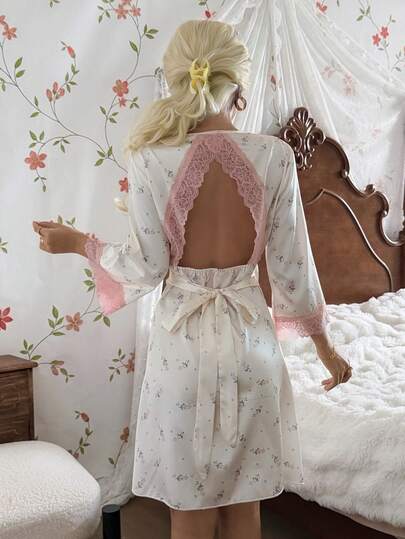 SHEIN رداء نوم نسائي رومانسي مزخرف بنقشة زهور صغيرة مع تطريز دانتيل وربطة خلفية