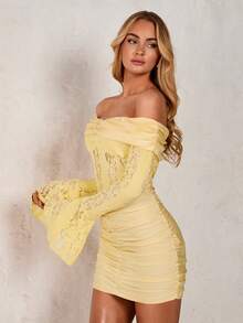 SHEIN Glamour Đầm dài tay ren dệt kim màu đen mới, kiểu dáng ôm sát, hở vai, lưng trần, xếp ly, bồng bềnh, gợi cảm, thích hợp mặc quanh năm. Thiết kế xếp ly thanh lịch ở eo, phù hợp mặc trong năm. Lý tưởng cho váy dự tiệc cưới, váy dự tiệc, váy sinh nhật, váy thanh lịch, váy lễ hội, váy hẹn hò và váy cocktail. - Màu vàng - Xem 6