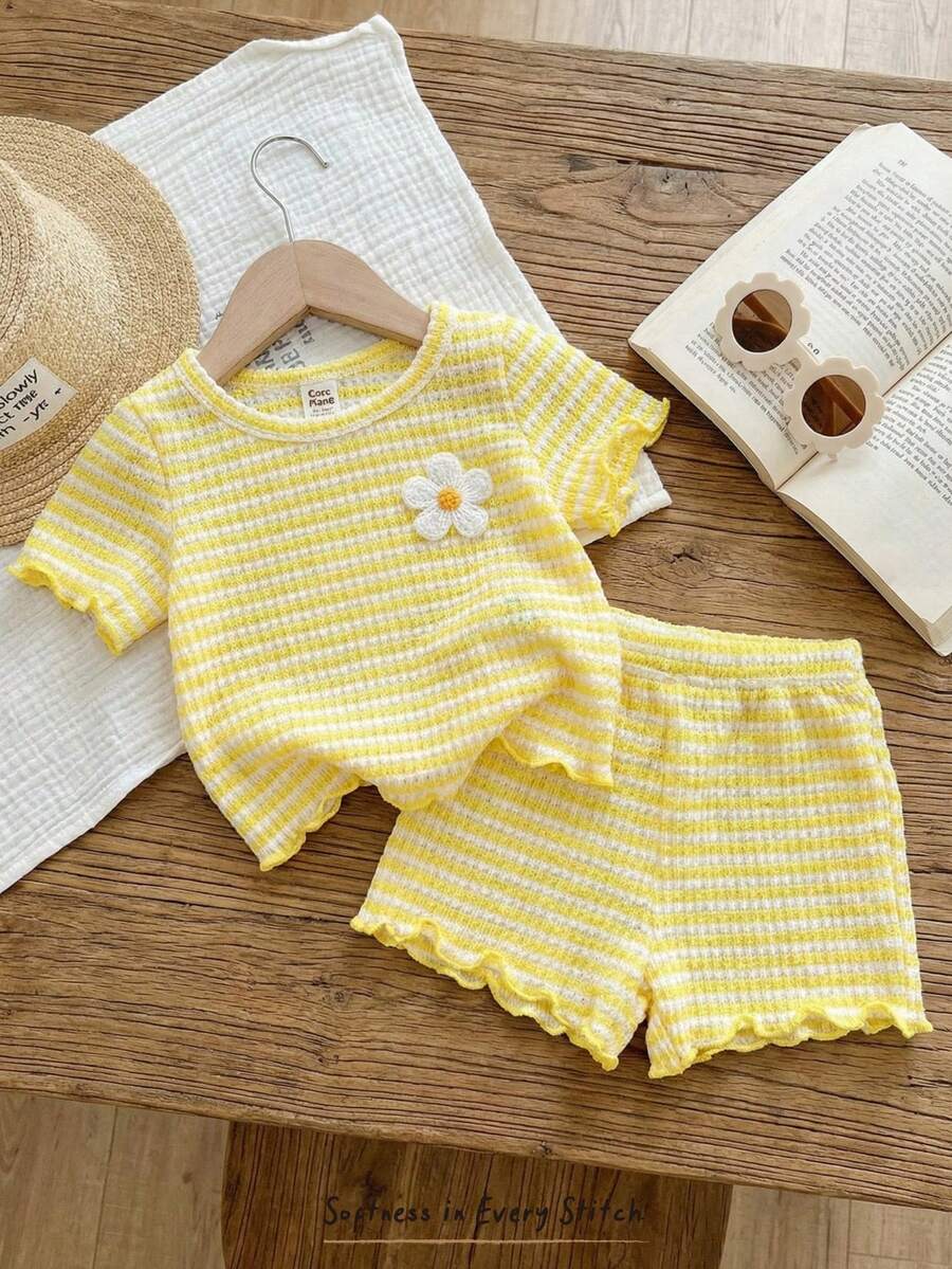 Cozy Pixies Set de 2 piezas de top de manga corta con cuello redondo y estampado floral, y shorts de cintura elástica para niña bebé - Amarillo - Ver 1